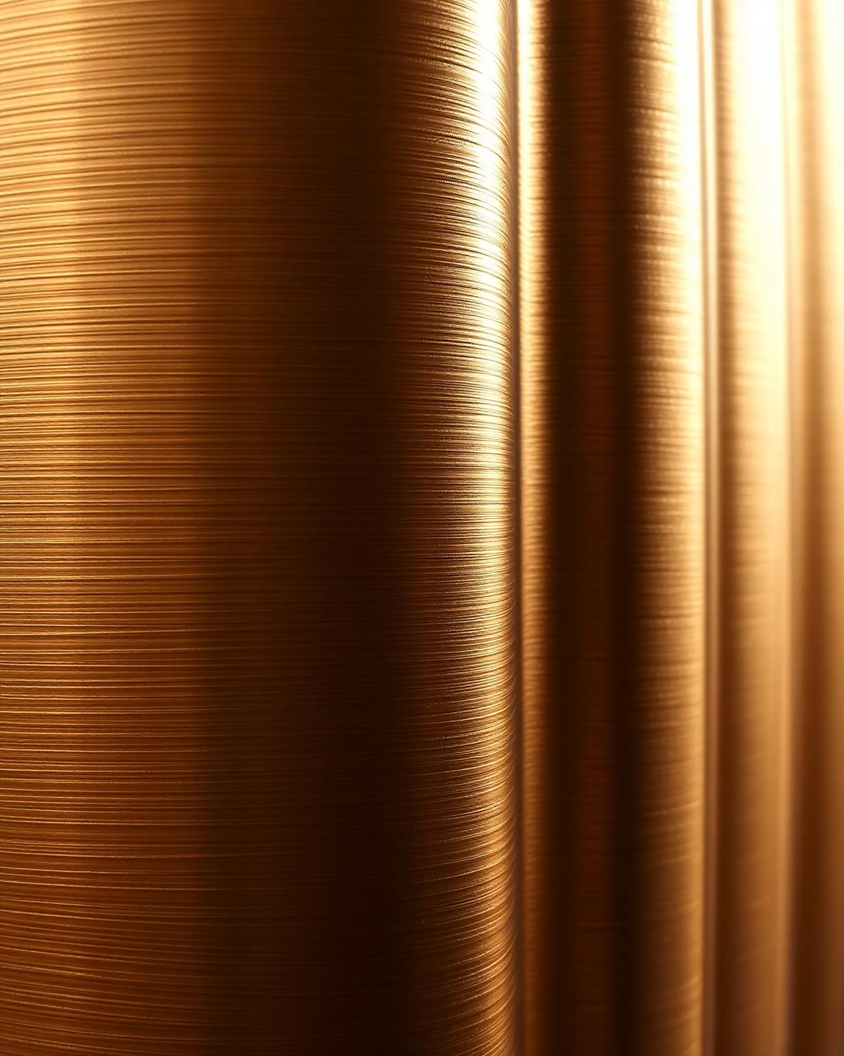 Textura metalizada con grano direccional trabajado a mano
